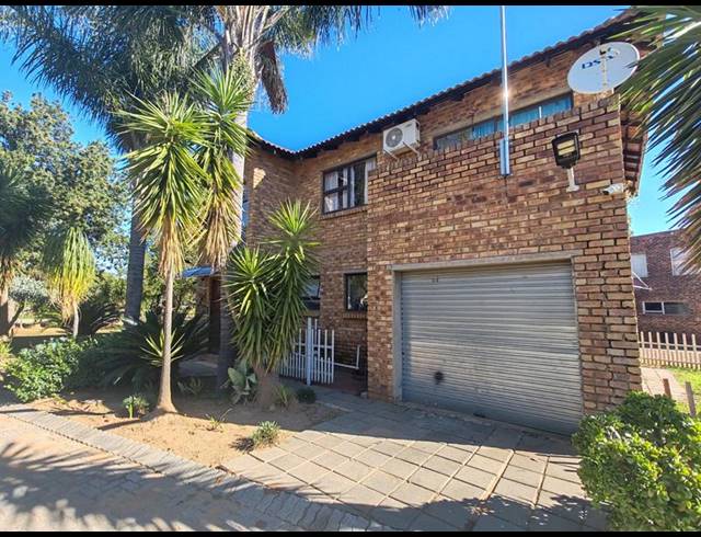 4 BEDROOM HOUSE FOR SALE IN MISTY BAY